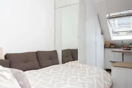Appartement *** champs elysees studio à Paris 0*,